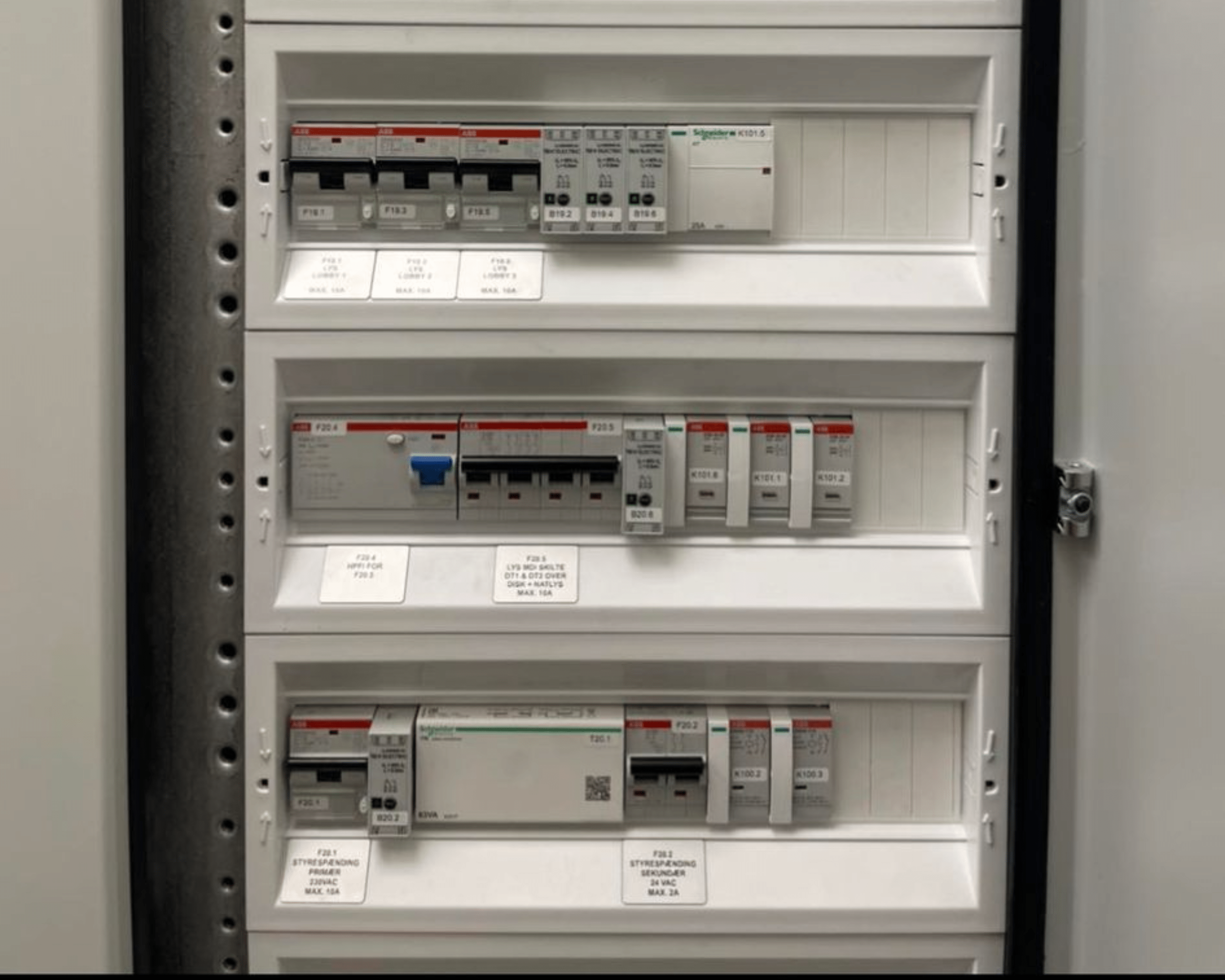 Design uden navn - 2023-06-28T112920.355 eltavle